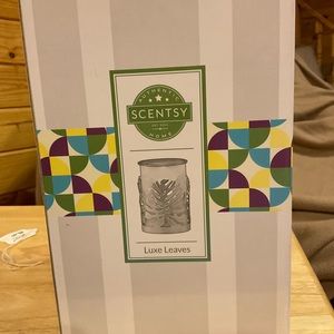 Luxe leaves scentsy warmer